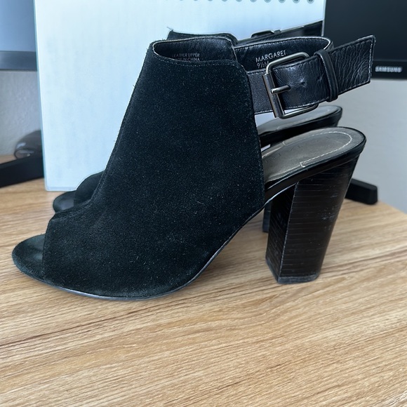 Tahari Margaret Open Toe Block Heel - Picture 3 of 8